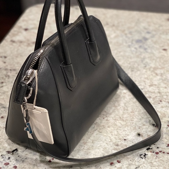 GIVENCHY Medium Antigona Black - Picture 3 of 11